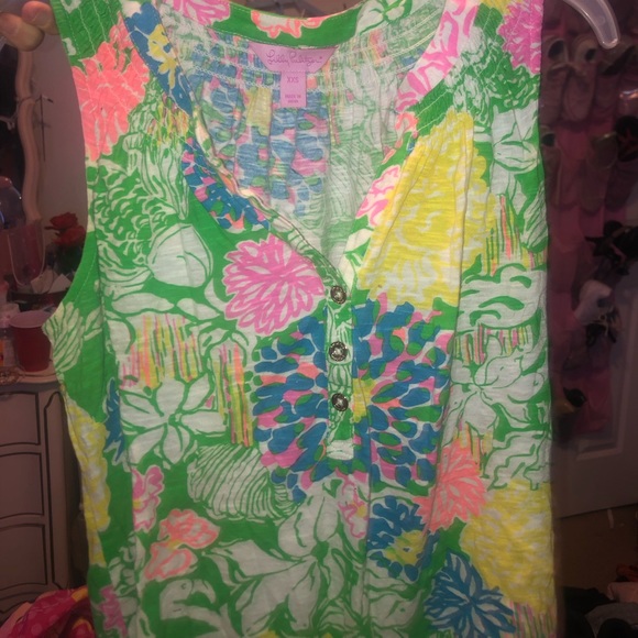 Lilly Pulitzer “Essie” top💕 - Picture 3 of 3
